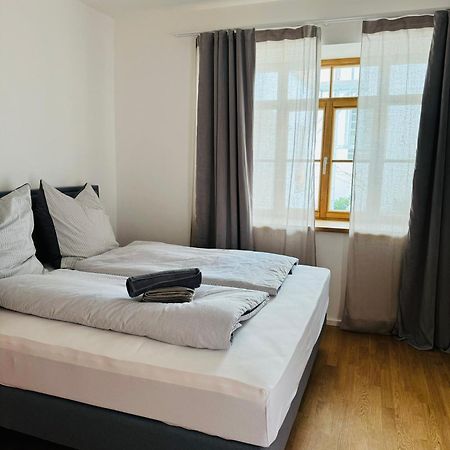 Tittmoning Greenhouse Apartment Am Stadtplatz מראה חיצוני תמונה