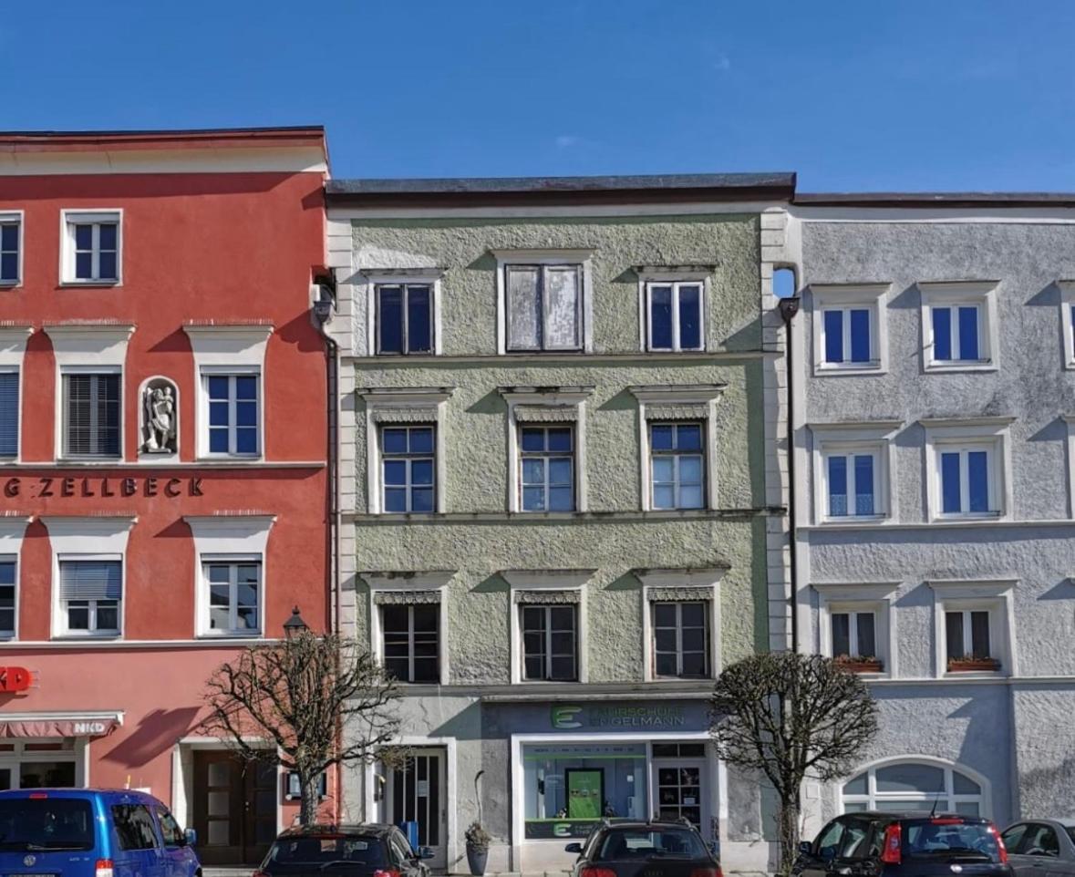Tittmoning Greenhouse Apartment Am Stadtplatz מראה חיצוני תמונה