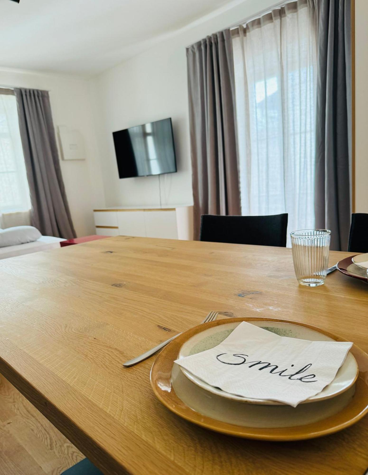 Tittmoning Greenhouse Apartment Am Stadtplatz מראה חיצוני תמונה