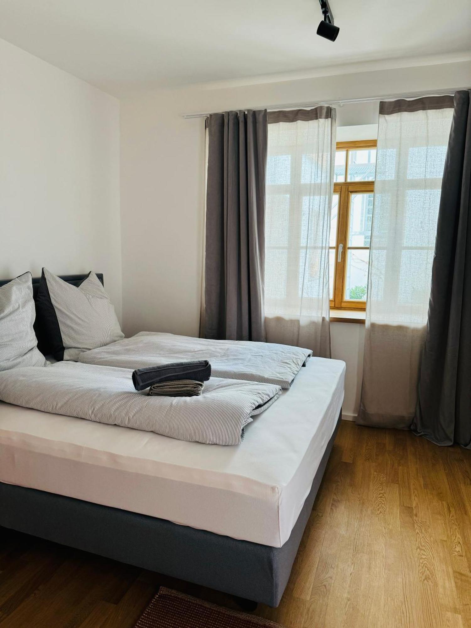 Tittmoning Greenhouse Apartment Am Stadtplatz מראה חיצוני תמונה